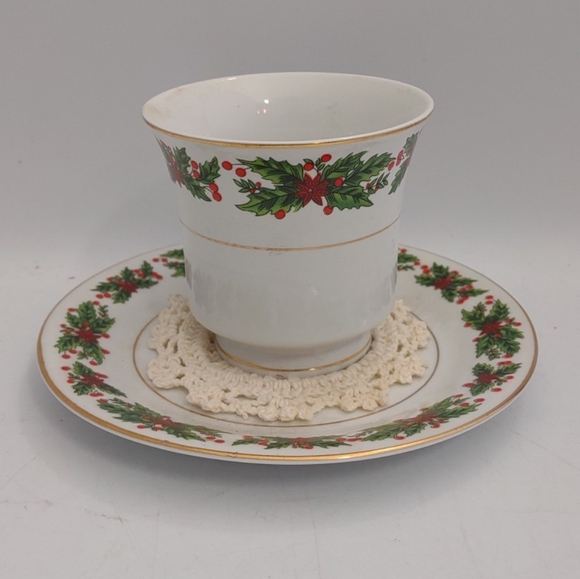Fine China Christmas Poinsettia & Holy Berries 2 Teacup & Saucer Candle Holders - Picture 7 of 15